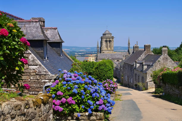 Family hotels in Locronan